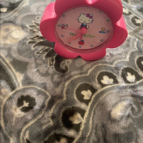 HELLO KITTY Alarm Clock - Picture 3 of 3